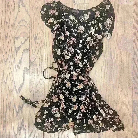 ROCK AND ROLL COWGIRL Flutter Sleeve Floral Print Wrap Dress Size Small - Picture 9 of 13